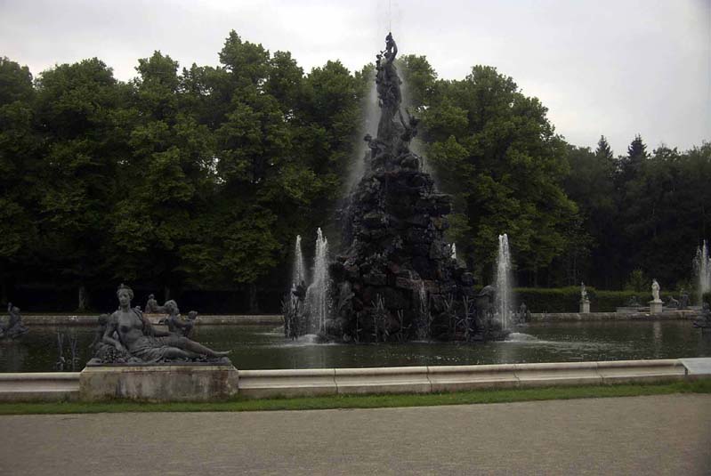 06044schlossbrunnen.jpg  (638 kB)