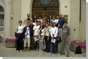 05019rathaustuer-grupe.JPG  (156 kB)