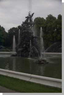 06041schlossbrunnen.jpg  (114 kB)