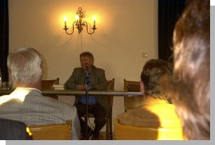 10003lesung.jpg  (110 kB)